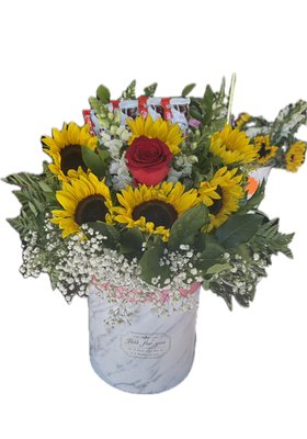 Sunflower Bloom - Beautifully Sunflower mix with Rosses Sunflower Bloom - Beautifully Sunflower mix with Rosses
