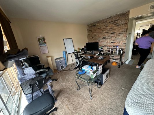 Apartment Organization and Cleaning - This apartment needed some organization prior to a deep clean so that's what we did.  Customer was very happy in the end.