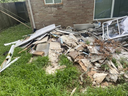 Junk Removal - Junk Removal in a backyard