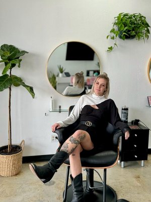 Meet Samantha! - Meet Samantha, one of Salon 25's dedicated primary stylists. Whether it's a fresh cut or a vibrant color, Samantha's got you covered! 👋💖