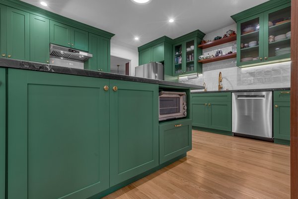 Vuelta Grande Kitchen Remodel - This project features a contemporary design, complimented by some mid century undertones. Vuelta Grande Kitchen Remodel - This project features a contemporary design, complimented by some mid century undertones.