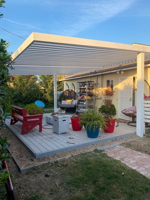 Gorgeous all white 4K Aluminum F-style Cantilever Pergola - This enormous F-style Cantilever pergola is a beast!! 16' wide and 20' in projection!! Four feet back from the post and our max 16' forward in projection. NO OUTSIDE POSTS!! Want to know how??? It's 4K magic.... Call today and we'll explain how!