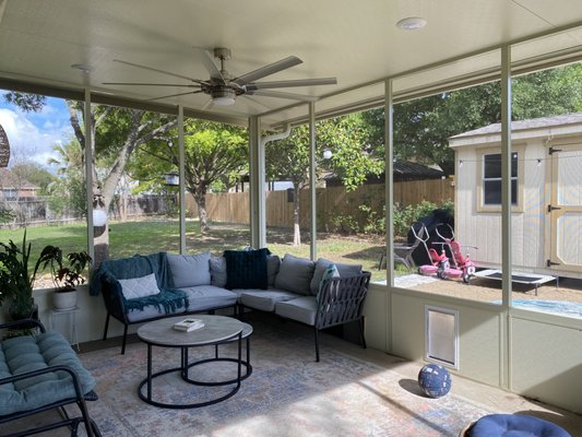 Pflugerville, TX - Screen Room - This customer wanted their concrete slab turned into a full Screen Room, that would last their family for years to come. We used our aluminum based Solid Insulated Roof system, and polyester coated fiber glass screens to create a durable outdoor living area! Pflugerville, TX - Screen Room - This customer wanted their concrete slab turned into a full Screen Room, that would last their family for years to come. We used our aluminum based Solid Insulated Roof system, and polyester coated fiber glass screens to create a durable outdoor living area!