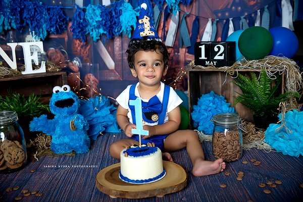 CAKE SMASH SESSION - CAKE SMASH Not only is it a special milestone, it is a fun and memorable experience that babies and parents both enjoy! A cake smash is also the perfect idea for capturing their personality, because those fun little personality traits can truly shine in a session like this! CAKE SMASH SESSION - CAKE SMASH Not only is it a special milestone, it is a fun and memorable experience that babies and parents both enjoy! A cake smash is also the perfect idea for capturing their personality, because those fun little personality traits can truly shine in a session like this!