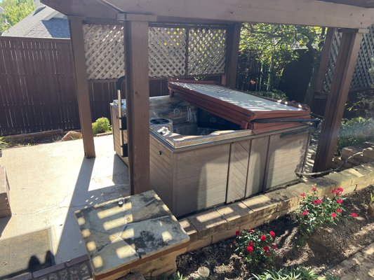 Hot tub removal - Customer needed their hot removed and hauled off because it was no longer working. This one had to be cut into multiple pieces because of the access into their backyard. We made sure to sweep up every piece of debris leaving it spotless for the customer. Please give us a call if you are looking to get a hot tub or jacuzzi removed. Hot tub removal - Customer needed their hot removed and hauled off because it was no longer working. This one had to be cut into multiple pieces because of the access into their backyard. We made sure to sweep up every piece of debris leaving it spotless for the customer. Please give us a call if you are looking to get a hot tub or jacuzzi removed.