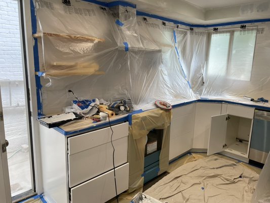 Kitchen makeover 2022 - This renovation was a complete cabinet makeover
The team @360 Vizionz removed all the cabinet parts, doors etc. & sanded them and sprayed them in emerald urethane from Sherwin-Williams