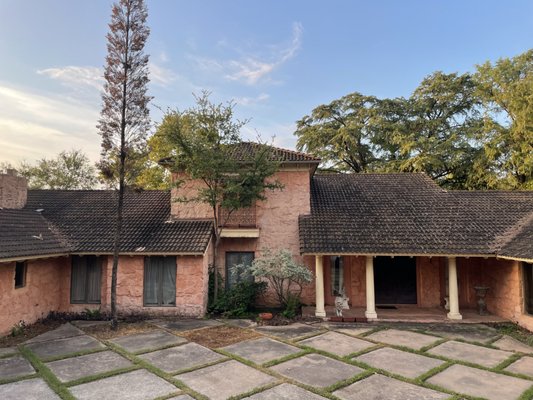 1980's lake house - An old lake house that really needed some exterior cleaning. We took care of it and after we did our magic it now looks as good as new.