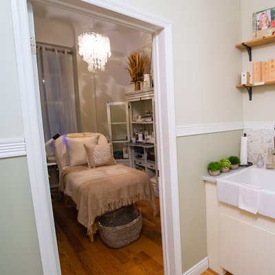 The Studio - Pretty Please operates an intimate boutique skincare studio located in the heart of the Flatiron District. The studio takes clients by appointment only. The Studio - Pretty Please operates an intimate boutique skincare studio located in the heart of the Flatiron District. The studio takes clients by appointment only.
