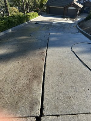 Pressures wash driveway - This job was done on a drive way where the concrete had lots of stains and dirt spot as you can see the before and after results the job was done professionally. Pressures wash driveway - This job was done on a drive way where the concrete had lots of stains and dirt spot as you can see the before and after results the job was done professionally.