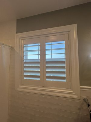 Shutters - Shutters with split height, hidden tilt, and sliding door opened bypass design Shutters - Shutters with split height, hidden tilt, and sliding door opened bypass design