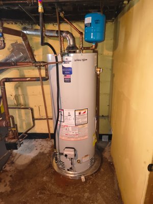 Leaking water heater replacement. - The customer had a leaking water heater and we replaced it with a Bradford White. A very good brand. Leaking water heater replacement. - The customer had a leaking water heater and we replaced it with a Bradford White. A very good brand.