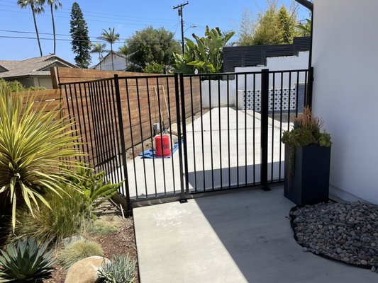 Pool code safety fence and gates. - Pool code safety fence and gate, installation before pool plaster inspection. Pool code safety fence and gates. - Pool code safety fence and gate, installation before pool plaster inspection.