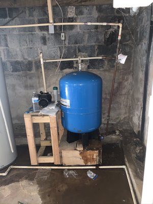 Pressure tank piping makeover. - The pipe connected to the pressure tank was leaking. The piping was installed so poorly that we decided to do a complete makeover. Pressure tank piping makeover. - The pipe connected to the pressure tank was leaking. The piping was installed so poorly that we decided to do a complete makeover.