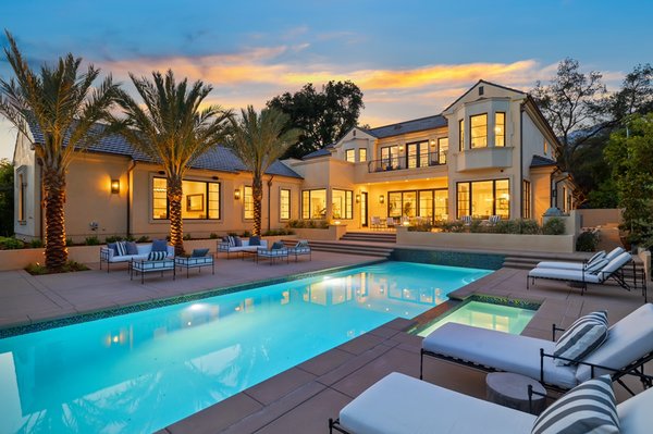 $8.2 Arcadia Mansion - 960 Singing Wood Dr, Arcadia, CA 91006

Stunning and Luxurious Brand New Construction on one of Arcadia's best streets! Elegance, comfort, and function combine for high-class 21st-century living! Designed by Robert Tong, 
- 6 Bedrooms 🛌
- 7.5 Bathrooms 🛁 
- 9,629sqft
- 2021 Year Built 
- SOLD for 8.2 In 2021