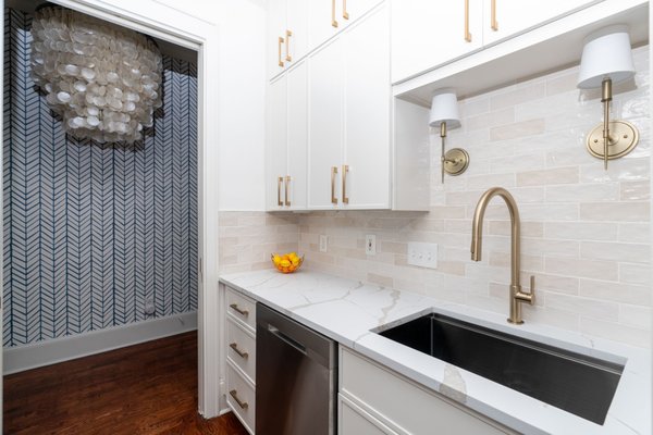 Kitchen remodel Apartment - We transformed this apartment kitchen into a sleek, modern space, blending timeless design with contemporary finishes. The remodel features elegant slim shaker cabinets, which offer a minimalist yet functional aesthetic. These cabinets, finished in a crisp, clean color, create a bright and airy atmosphere, maximizing both style and storage. The backsplash is composed of glazed subway tiles, their glossy finish adding texture and depth while reflecting light to further enhance the kitchen’s spacious feel. The overall design combines classic elements with a fresh, updated look, creating a sophisticated yet practical cooking space perfect for modern living. Kitchen remodel Apartment - We transformed this apartment kitchen into a sleek, modern space, blending timeless design with contemporary finishes. The remodel features elegant slim shaker cabinets, which offer a minimalist yet functional aesthetic. These cabinets, finished in a crisp, clean color, create a bright and airy atmosphere, maximizing both style and storage. The backsplash is composed of glazed subway tiles, their glossy finish adding texture and depth while reflecting light to further enhance the kitchen’s spacious feel. The overall design combines classic elements with a fresh, updated look, creating a sophisticated yet practical cooking space perfect for modern living.