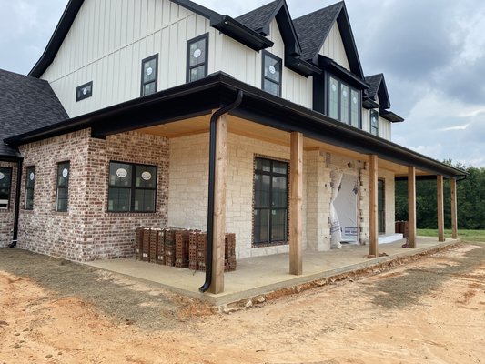 New Construction Gutters - This builder needed gutters on this home fast! We were able to install the gutters just a couple days after we were called.