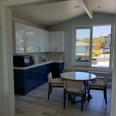 New kitchen with island - The owner was happy to see the yfinish part
