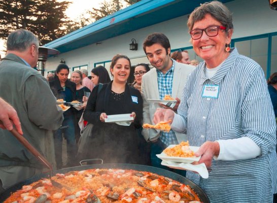 Fun paella events - We create a great, immersive experience for all your guests and create traditional Spanish paella and tapas. Fun paella events - We create a great, immersive experience for all your guests and create traditional Spanish paella and tapas.