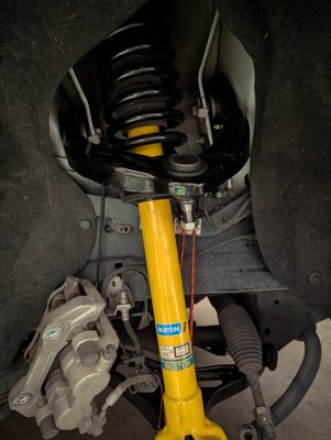 2014 Jeep Grand Cherokee suspension - Upper and lower control arms, wheel hubs, and ball joints on a 2014 Jeep Grand Cherokee