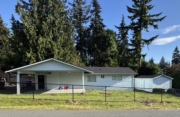 Exterior Painting - Des Moines - Entire Exterior Painting - Preparing for Home Sale
Replaced the Chain Link Fence
Body Color: Offshore Mist
Trim Color: Ultra Pure White