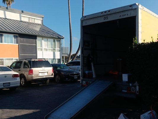 What a Beautiful day to service our customers! Our professional movers are always ready to provide an excellent service! - Customer requested a studio apartment move! Our team disassembled and wrapped up all the furniture and carefully loaded into the truck. Now, they will unload everything and reassemble all the furniture that was disassembled. Also, they will stage her new apartment as our customer wants. What a Beautiful day to service our customers! Our professional movers are always ready to provide an excellent service! - Customer requested a studio apartment move! Our team disassembled and wrapped up all the furniture and carefully loaded into the truck. Now, they will unload everything and reassemble all the furniture that was disassembled. Also, they will stage her new apartment as our customer wants.