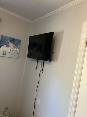 Kitchen dishwasher installation and tv wall mounting - This was done on a new house. Fresh material and professional installation. Kitchen dishwasher installation and tv wall mounting - This was done on a new house. Fresh material and professional installation.