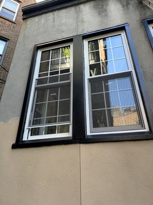 Window and capping 
4 new white aluminum windows with black capping - Installing 4 new white aluminum windows with new capping