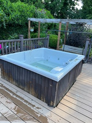 Hot tub removal - Do you have an old hot tub that you would like removed? Just call Junkzilla! 206 877-3155 Hot tub removal - Do you have an old hot tub that you would like removed? Just call Junkzilla! 206 877-3155