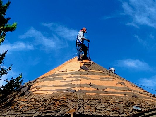 Beachfront Lake Tahoe steep slope re-roof - This steep turret style roof on the shores of Lake Tahoe was a challenge we happily undertook with beautiful views and weather, we completed the difficult project in 5 days.

Old wood shake roof was torn off and disposed with a well planned Owens Corning system for the demanding environment
