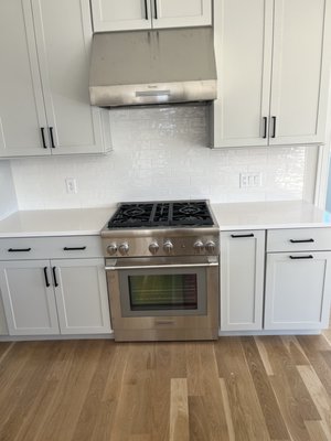 3x12 Subway Tile Backsplash - This 3x12 subway backsplash covers from behind the stove and up the vent. Along with a small bar area.