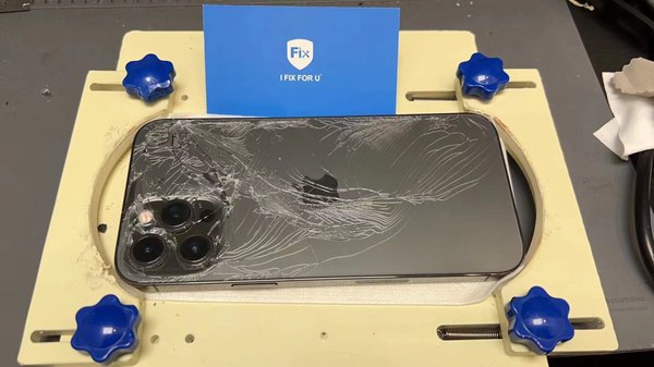 iPhone Back Glass Repair - We can repair your cracked iphone back glass within 1 hour and turn your iphone to like new condition !