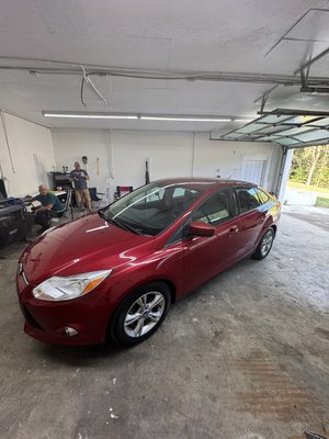 2012 Ford Focus 5% all around with sun strip - Bride and afters of a 2012 Ford Focus 5% 2012 Ford Focus 5% all around with sun strip - Bride and afters of a 2012 Ford Focus 5%