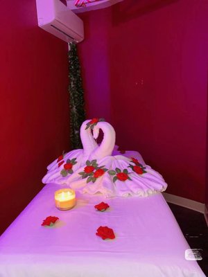 Mia Happy Birthday Package - 70mins Coconut Oil Massage
50mins Signature Facial
20mins Paraffin Wax Feet or Hands
10mins Gua Sha Facial