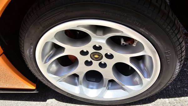 Lamborghini  Diablo V12 - Lamborghini Diablo V12 wheel repair