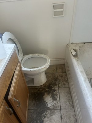 1/1 apartment move-out cleaning - This was a move out cleaning job. 
The results were so satisfying.
