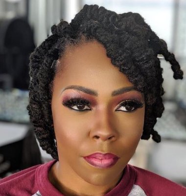 Beauty Looks - A variety of beauty looks that displays the range of artistry.