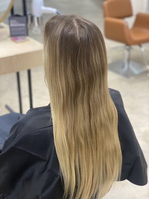 Highlights and Dry Cut Transformation - Harlee added teasy highlights and a dry cut for this amazing transformation! Highlights and Dry Cut Transformation - Harlee added teasy highlights and a dry cut for this amazing transformation!