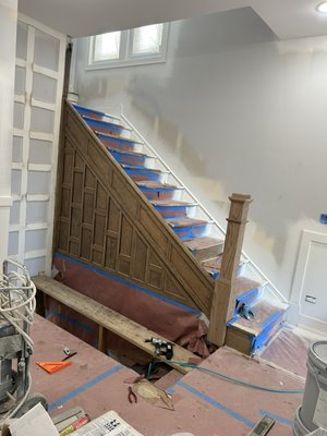 Installation of new red oak floor and sanded with a coat of stain and water-based varnish - It is our job and we try to do our best so that our clients are very satisfied. Installation of new red oak floor and sanded with a coat of stain and water-based varnish - It is our job and we try to do our best so that our clients are very satisfied.