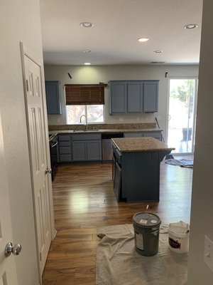 KITCHEN LACQUER FINISH - KITCHEN WAS ROLL AND BRUSH WITH THE SAME PAINT AS USED ON THE WALLS IM ABOUT TO REPAINT THE WALLS COLOR WARM WHITE FROM DUNN EDWARDS KITCHEN LACQUER FINISH - KITCHEN WAS ROLL AND BRUSH WITH THE SAME PAINT AS USED ON THE WALLS IM ABOUT TO REPAINT THE WALLS COLOR WARM WHITE FROM DUNN EDWARDS