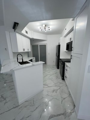 Kitchen and bathroom remodel 2024 - The kitchen was completely remodeled, new furniture, floors, walls and appliance were installed. Kitchen and bathroom remodel 2024 - The kitchen was completely remodeled, new furniture, floors, walls and appliance were installed.