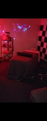 Elevated healing therapy - Serene and comfortable studio with comforting music and a preheated table ready to start your escape. Elevated healing therapy - Serene and comfortable studio with comforting music and a preheated table ready to start your escape.