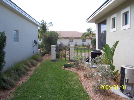 Aluminum Back yard fence - The customer asked for a custom aluminum backyard enclosure with upgraded columns. Aluminum Back yard fence - The customer asked for a custom aluminum backyard enclosure with upgraded columns.