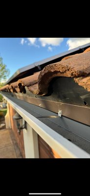 Seamless K-Style Gutter Installation in Roseville - This is one of our completed projects in the Roseville area. We installed brand-new 5-inch K-style gutters, replaced the downspouts, and added a drip edge on the roof to enhance both functionality and durability. Seamless K-Style Gutter Installation in Roseville - This is one of our completed projects in the Roseville area. We installed brand-new 5-inch K-style gutters, replaced the downspouts, and added a drip edge on the roof to enhance both functionality and durability.