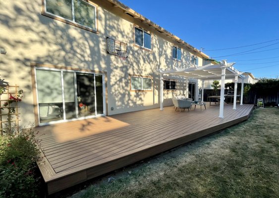 Deck and pergola project - New deck with Trex composite material goes well with new pergola