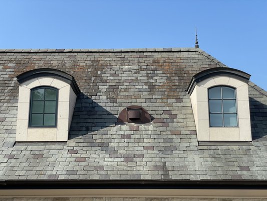 Mansion by the lake - We were able to clean this grand house's exterior to make it look even prettier by removing all dirt and stains.
