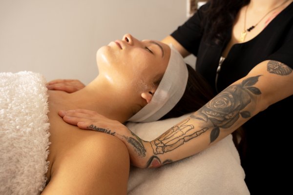 Reiki Facial - This exclusive approach to beauty is targeted to the mind, body, and soul. Services are customized to your needs through aromatherapy, gemstone infusion, and nature’s own hemp oil.