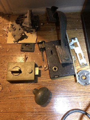 Tired of your old mortise lock???￼ - Renovated house from the 1930s or having enough with the old mechanism and restore the door by filling outWith material the previous lock in order for me I am watering size 4 for today’s locks￼￼