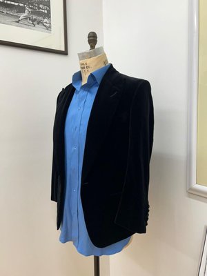 Process of shortening a blazer. - In this pictures with liked to captured the process of shortening this Tom Ford blazer. The customer requested to same day deliver. He left very happy with the result. Process of shortening a blazer. - In this pictures with liked to captured the process of shortening this Tom Ford blazer. The customer requested to same day deliver. He left very happy with the result.