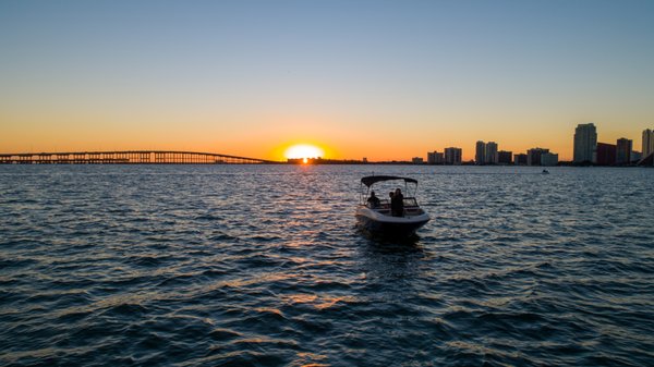 19 Ft VR4 - Starting times: 9:00am, 11:30am, 2:00pm, 4:30 pm, 7:00pm, 9:30 pm.
Guests: Up to 6 People
Location: TBD at booking
Includes: Fuel for the full trip, All the safety Items, Stereo with Bluetooth, 8 Ft Bimini Top, Cooler with 1 bag of ice.
Cancellation Policy: 48 hours for full refund, 24 hours for Bruschi Bucks. (More instructions at checkout)
Book with $1 today and pay the day of your rental.
