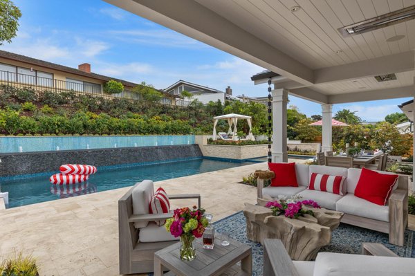 New Construction at Corona Del Mar - The homeowner was looking for a high end custom landscaping service to fully renovate their front and back yard. The client wanted a resort style modern landscape with many specific custom requests. After collaborating with the client with their needs, we helped her project come to reality.
